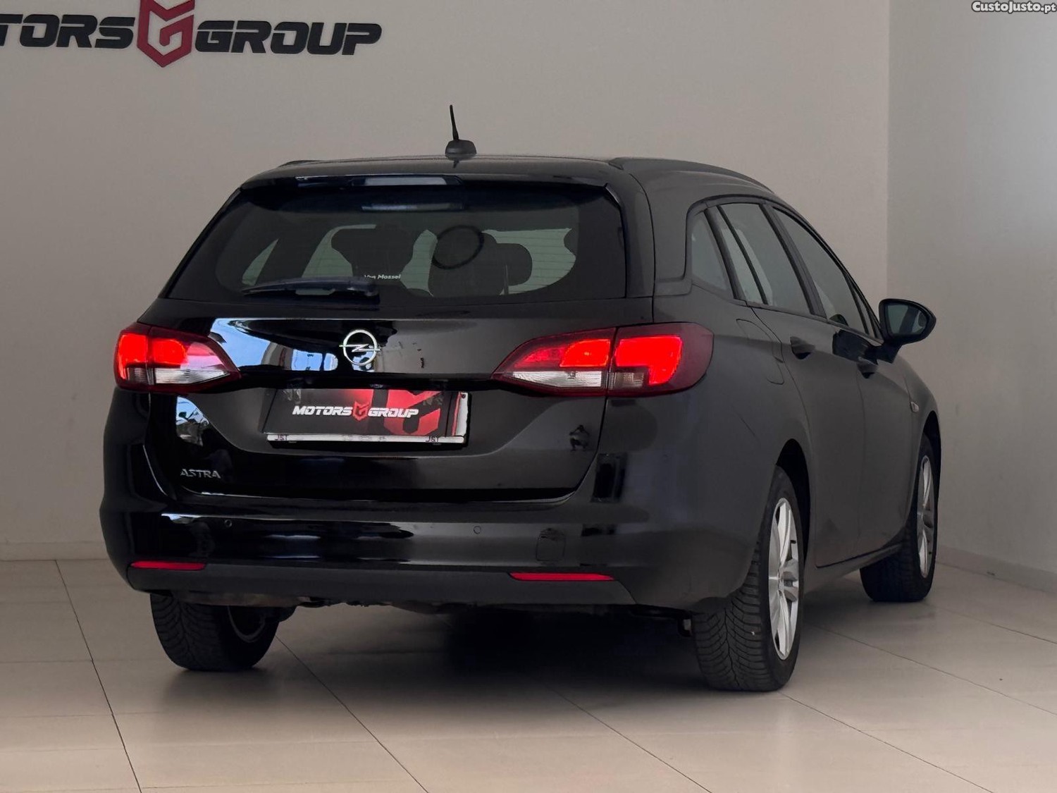 Opel Astra Sports Tourer 1.2 T Edition — fotografia 4