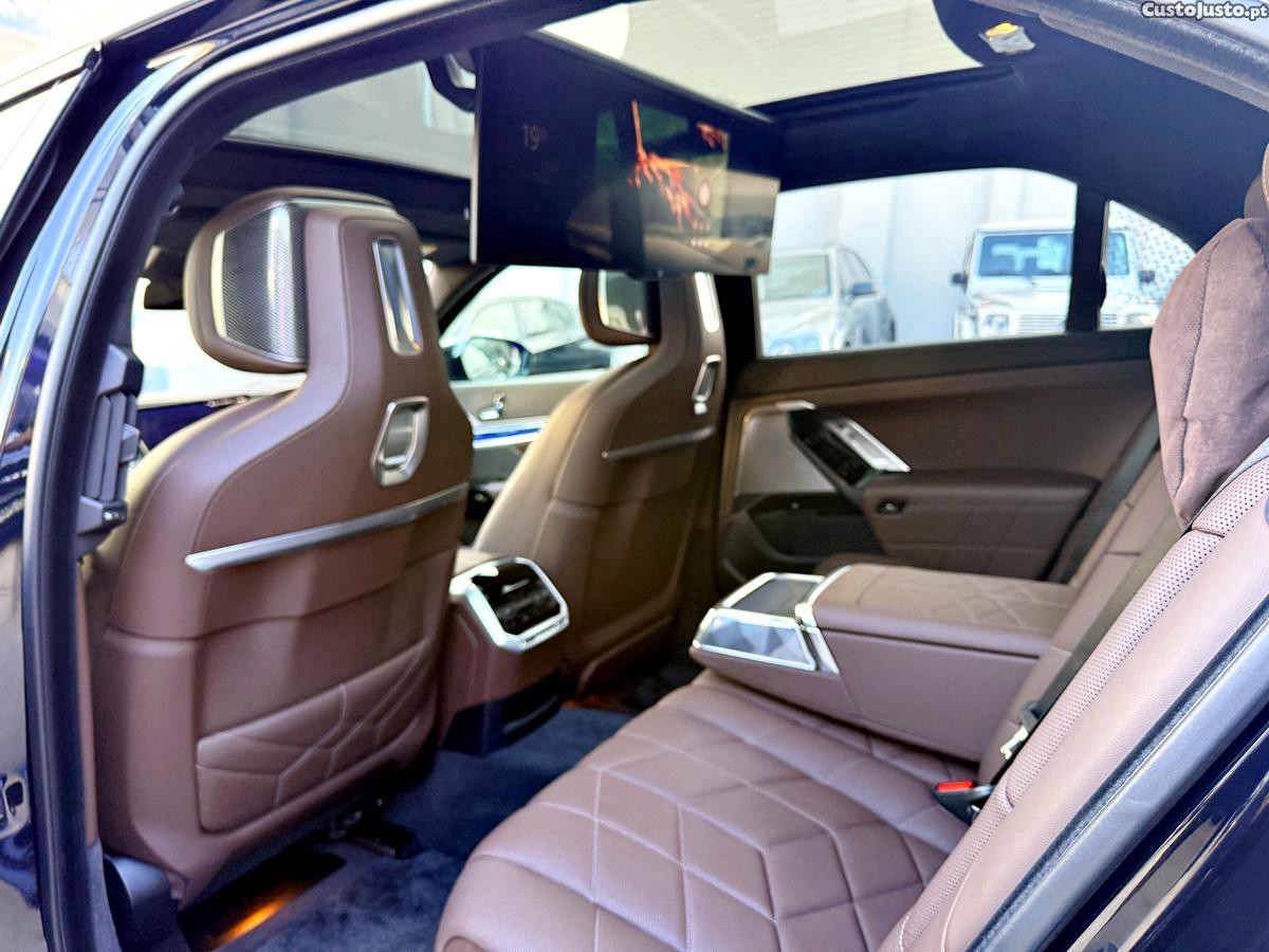 BMW 760 Me X-Drive — fotografia 17