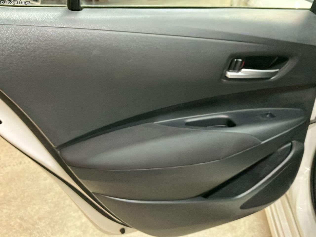 Toyota Corolla 1.5 VVT COMFORT — fotografia 5