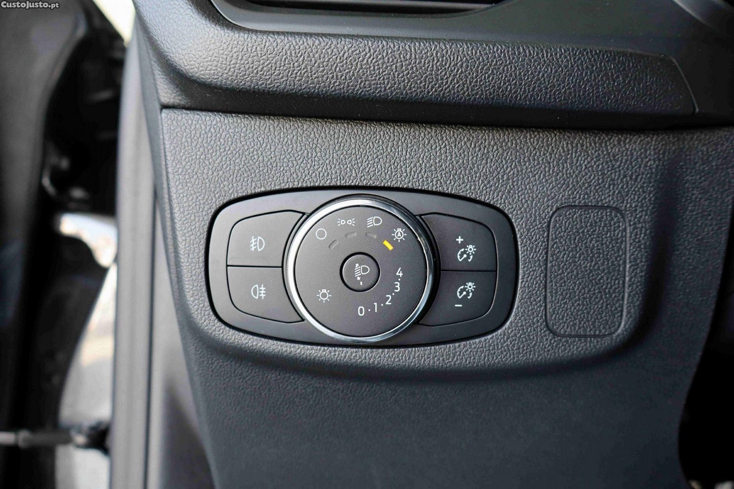 Ford Focus SW 1.0 EcoBoost MHEV ST-Line — fotografia 4