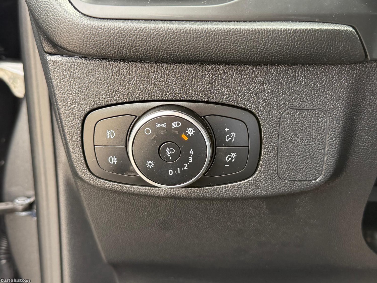 Ford Focus SW 1.0 EcoBoost MHEV ST-Line — fotografia 8