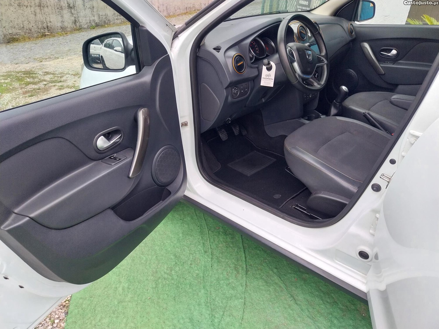 Dacia Sandero 0.9 Tce STEPWAY Gasolina NACIONAL — fotografia 4