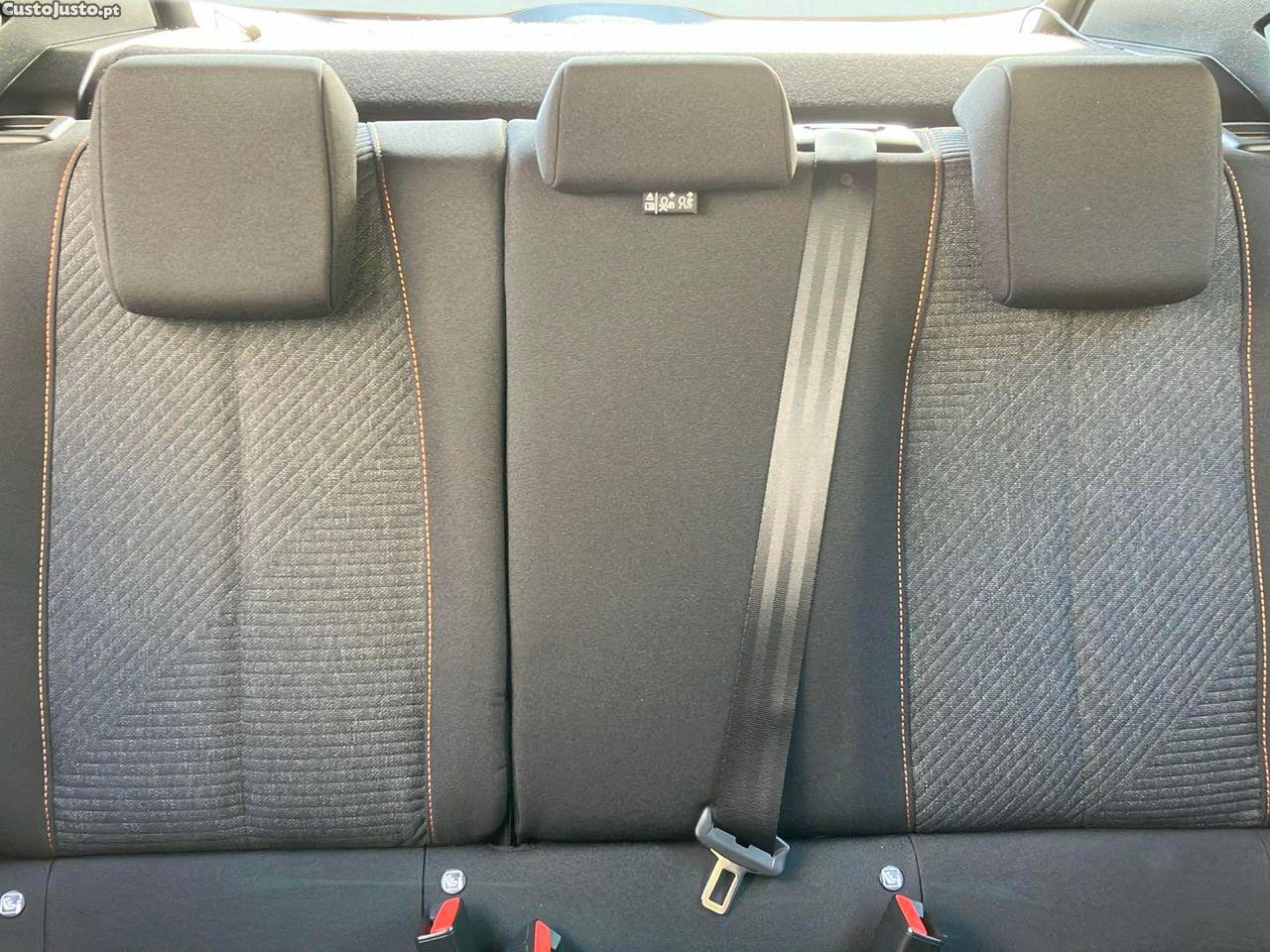 Peugeot 2008 1.2 Hybrid Style e-DCS6 — fotografia 2