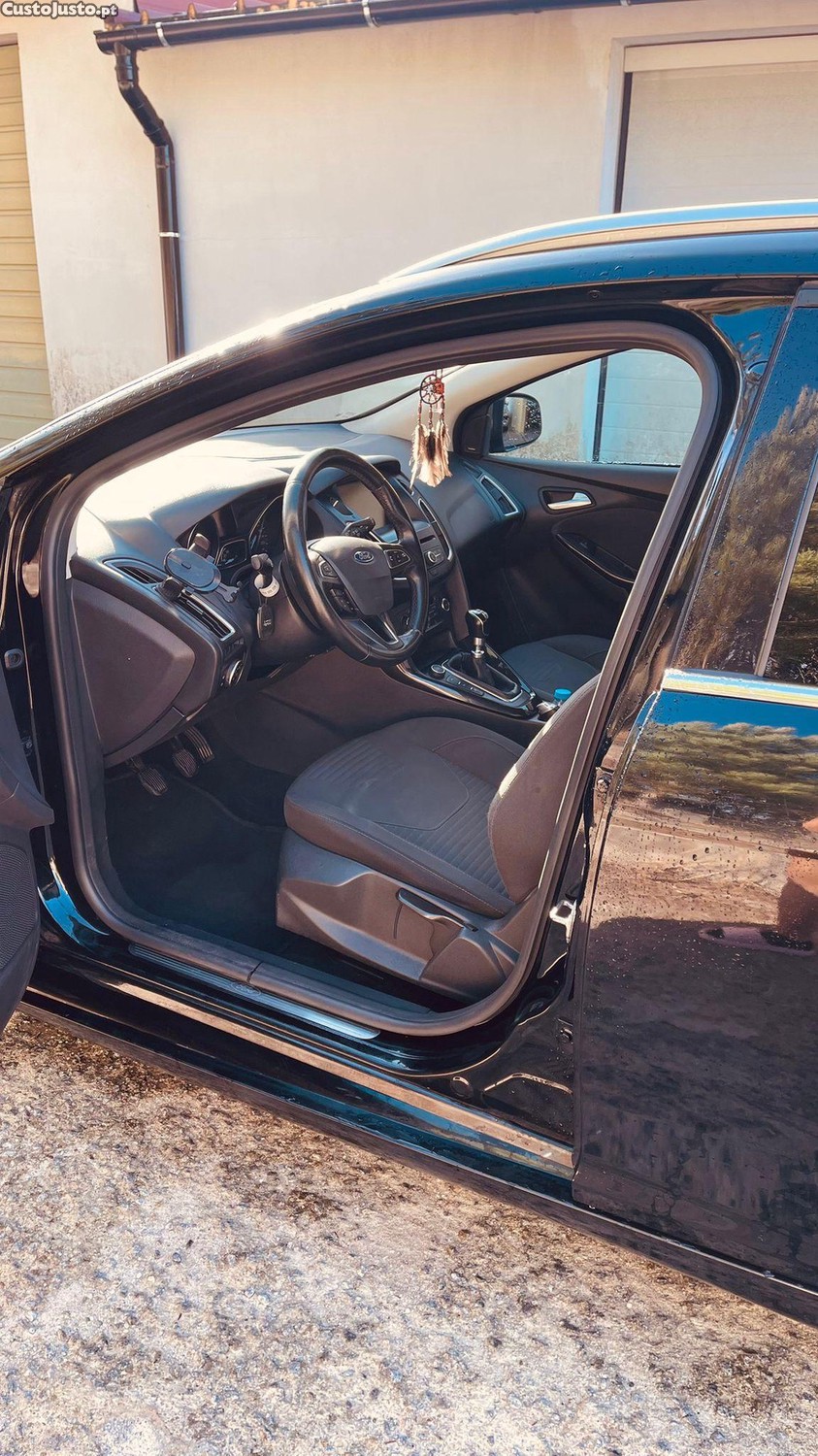 Ford Focus 1.5 tddi — fotografia 6