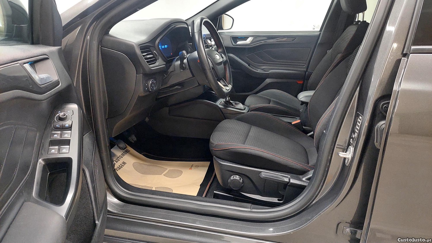 Ford Focus 1.0 ECOBOOST MHEV ST LINE — fotografia 3