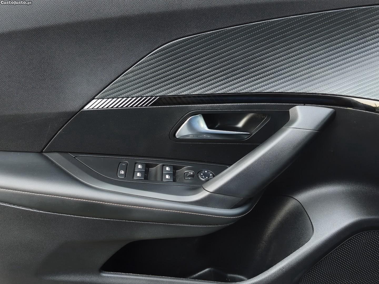Peugeot 2008 TURBO 100 Allure — fotografia 3
