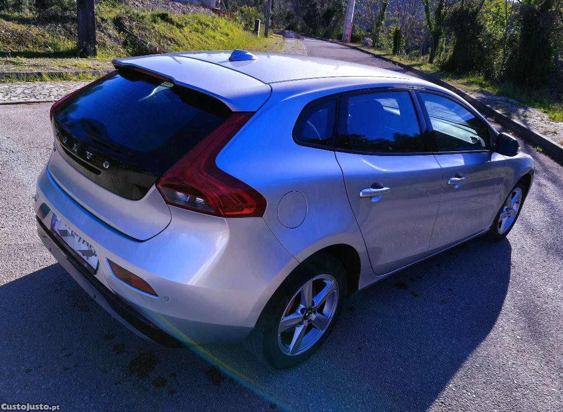 Volvo V40 D2 Momentum 2.0 177cv - 16 foto 5