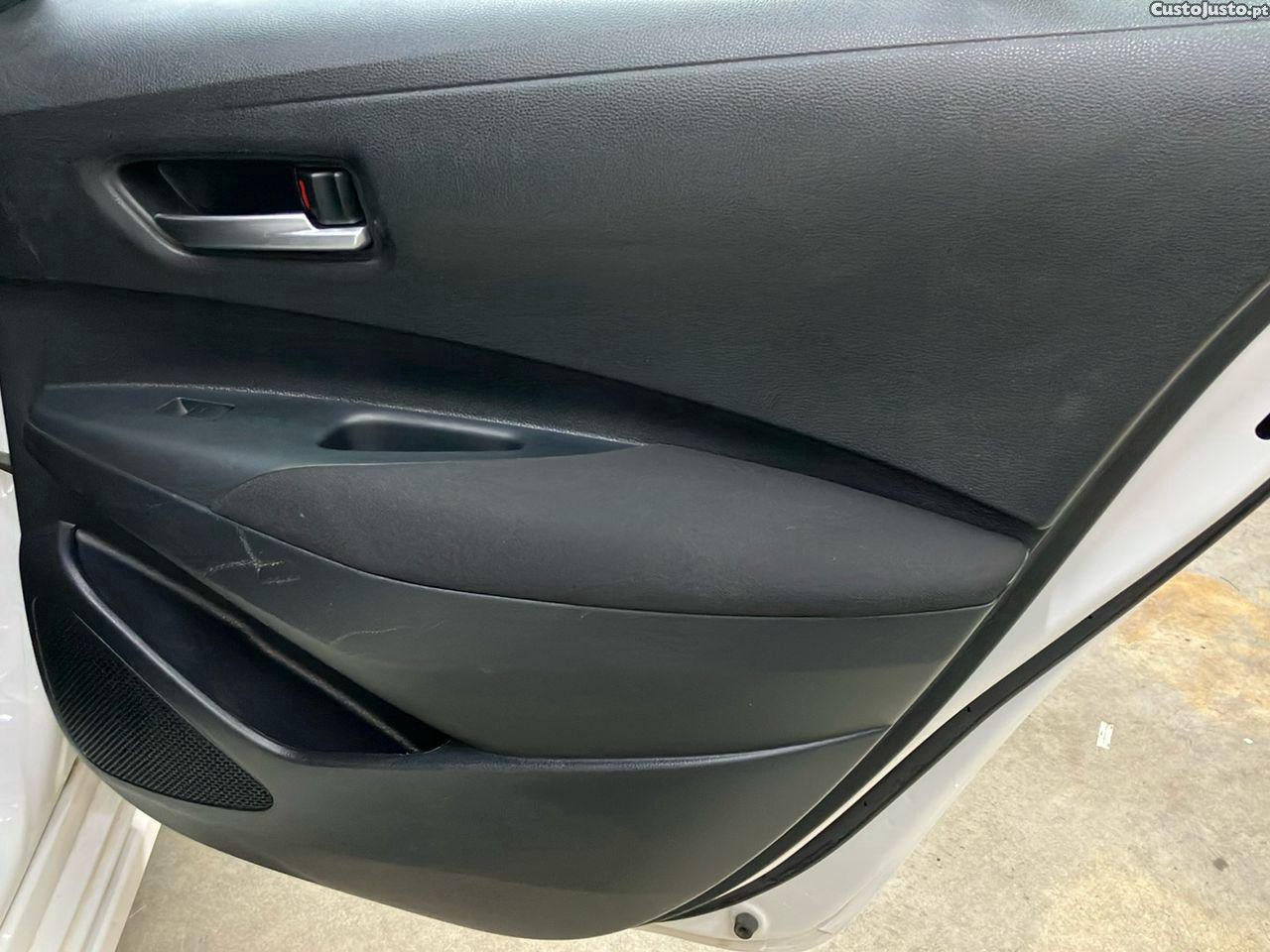 Toyota Corolla 1.5 VVT COMFORT — fotografia 3