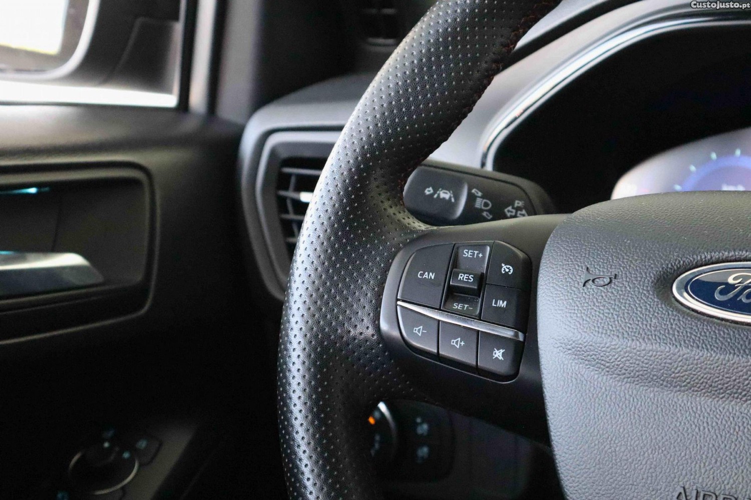 Ford Focus SW 1.0 EcoBoost MHEV ST-Line — fotografia 2