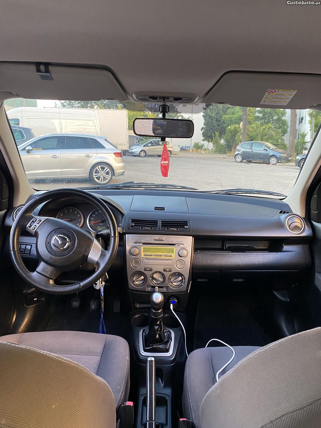 Mazda 2 — fotografia 2