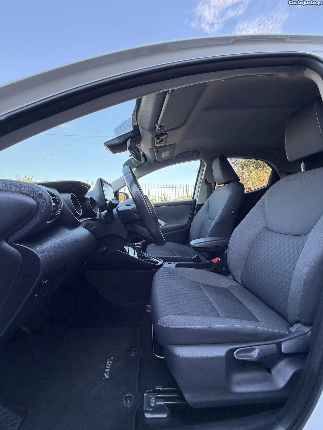 Toyota Yaris 1.5 HybridExclusive — fotografia 11
