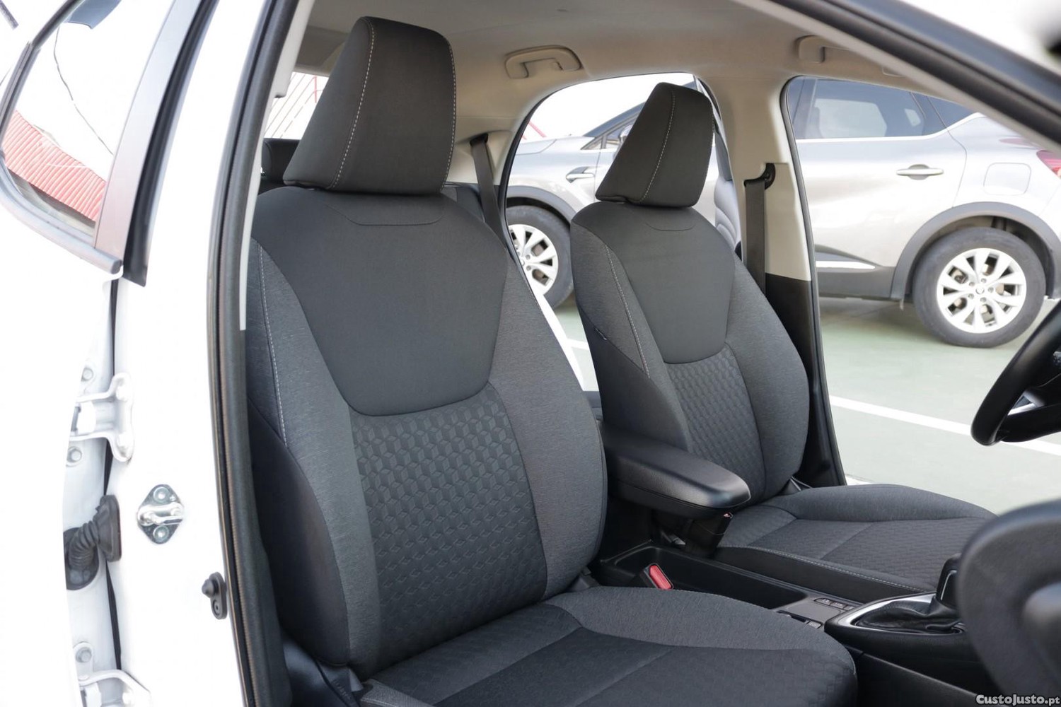 Toyota Yaris 1.5 HDF Comfort Plus Auto 115cv — fotografia 42