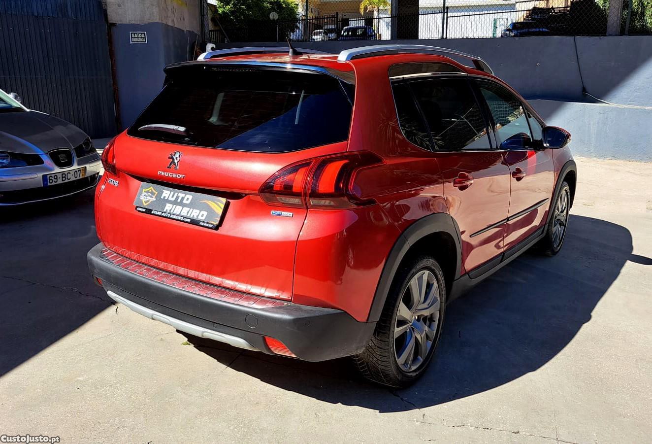 Peugeot 2008 1.2 PureTech Allure — fotografia 13