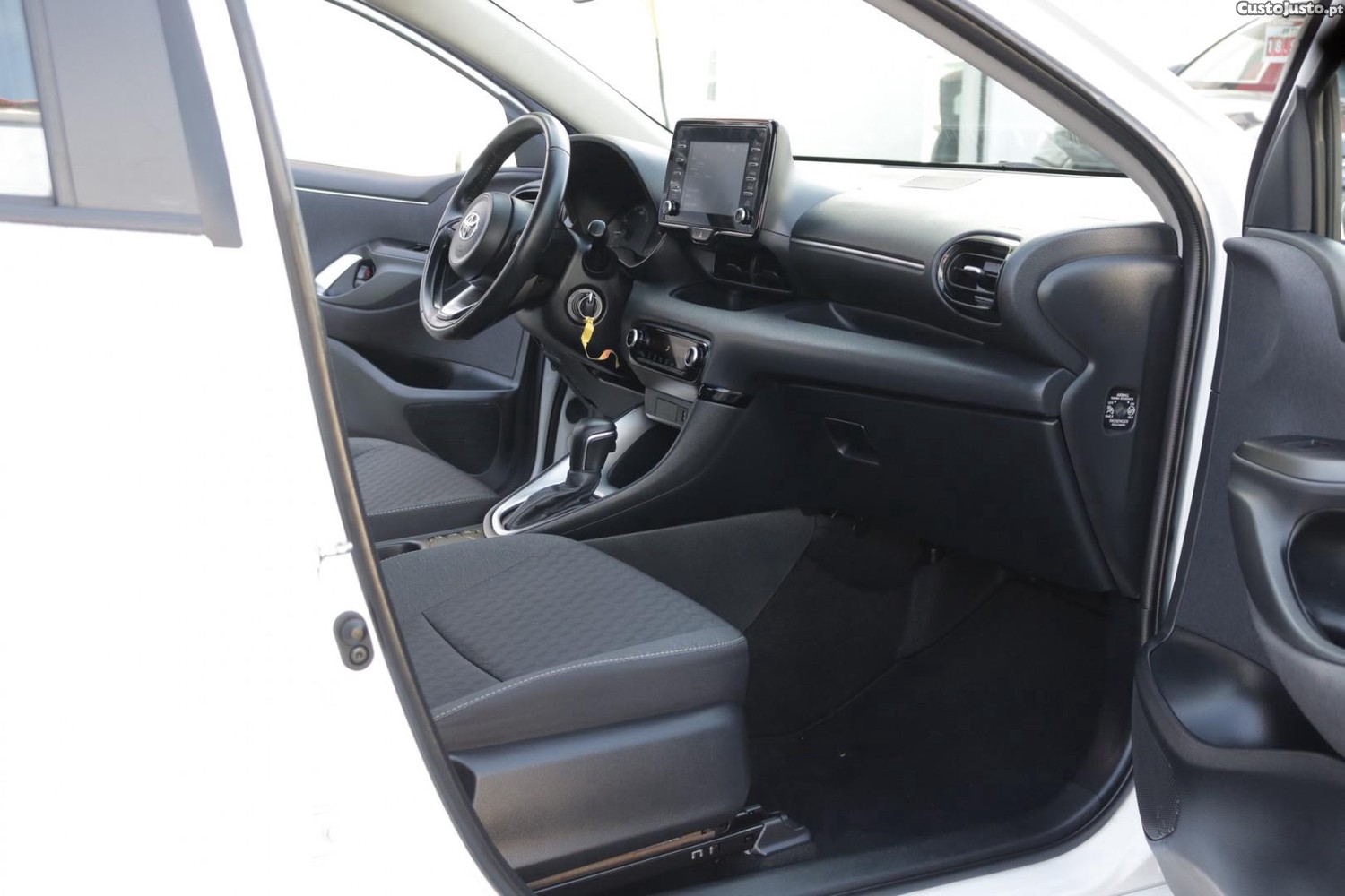 Toyota Yaris 1.5 HDF Comfort Plus Auto 115cv — fotografia 44