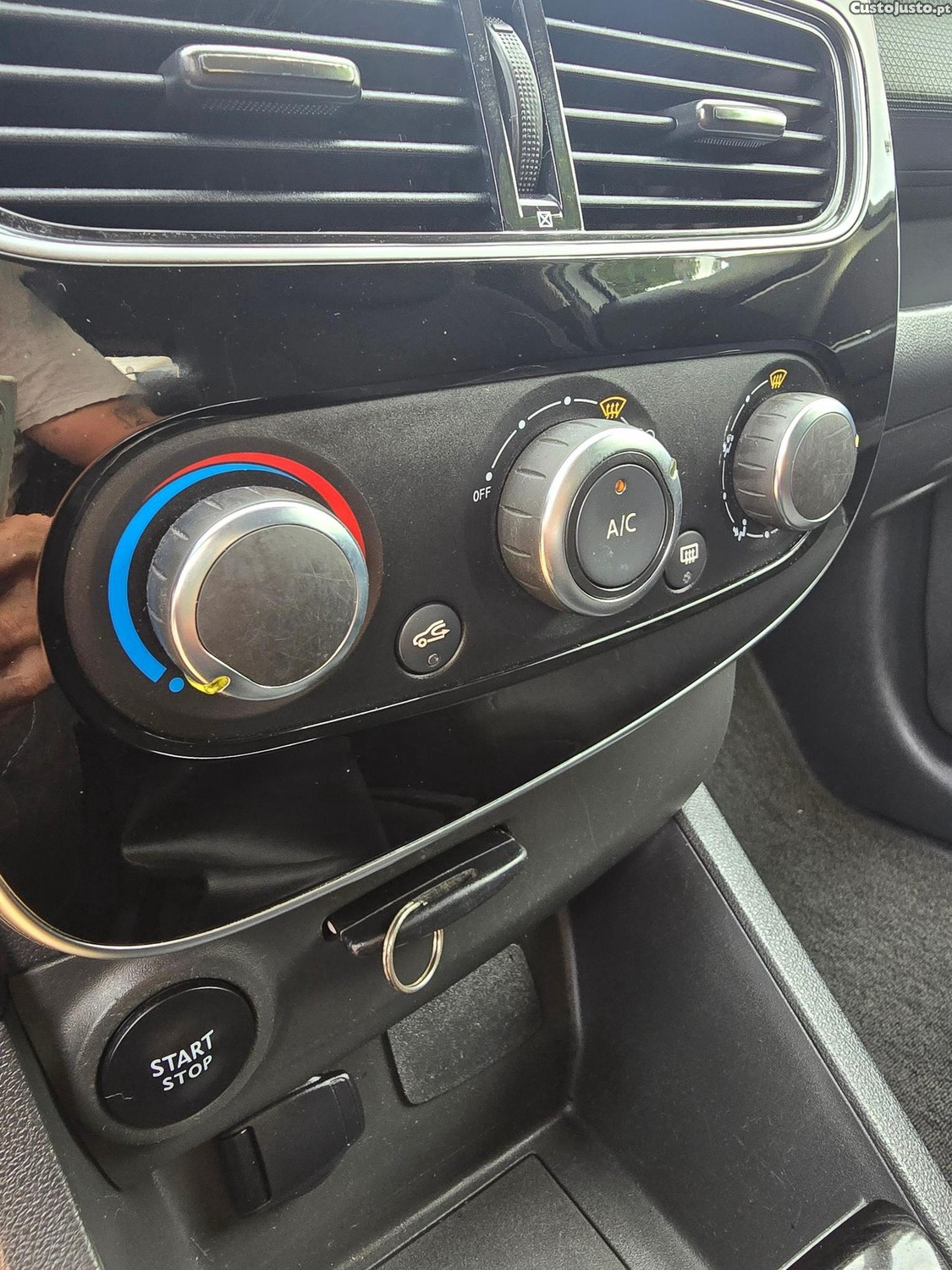 Renault Clio 1.5 dCi Limited Edition — fotografia 9