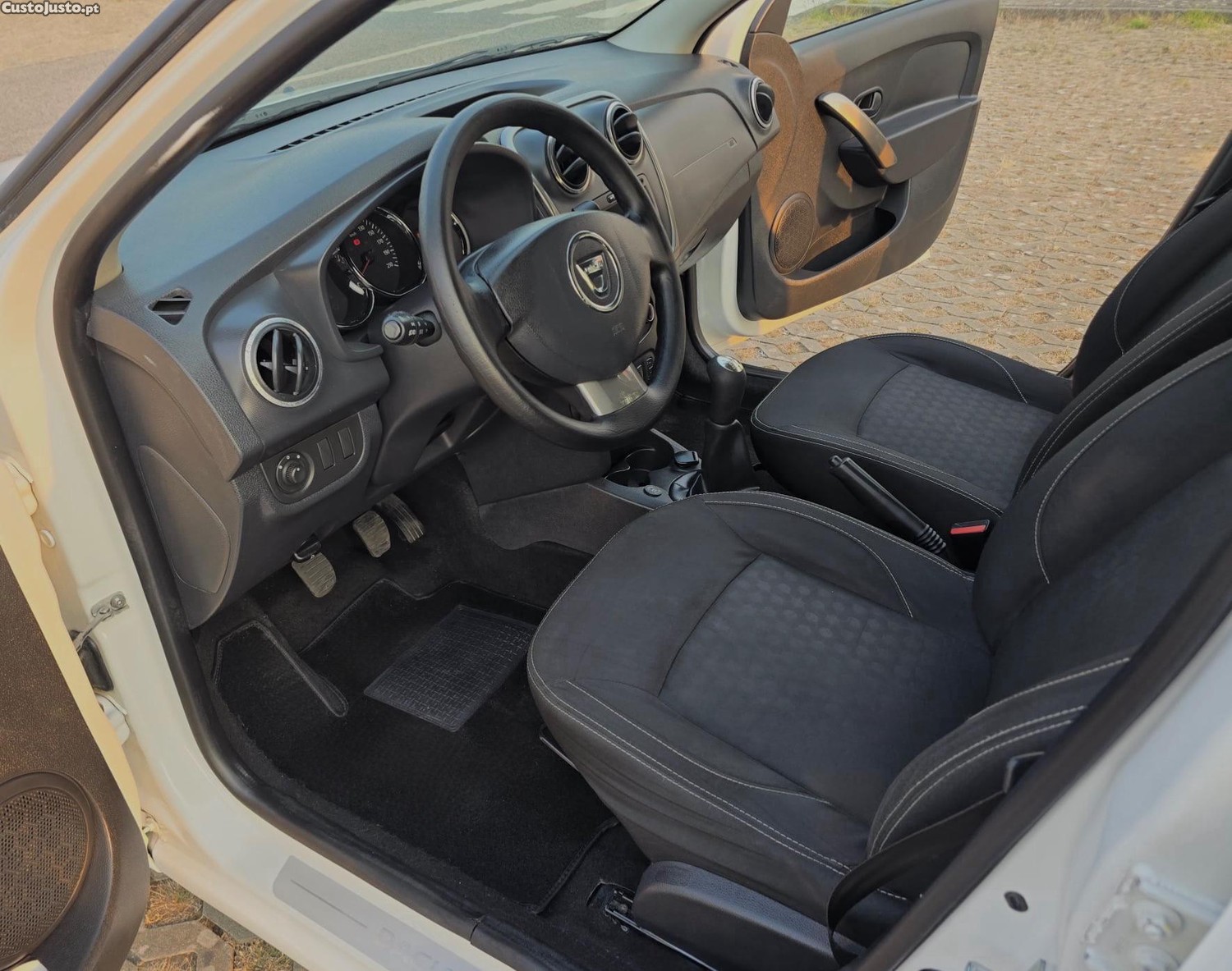 Dacia Logan MCV SL 10 anos GPL — fotografia 4