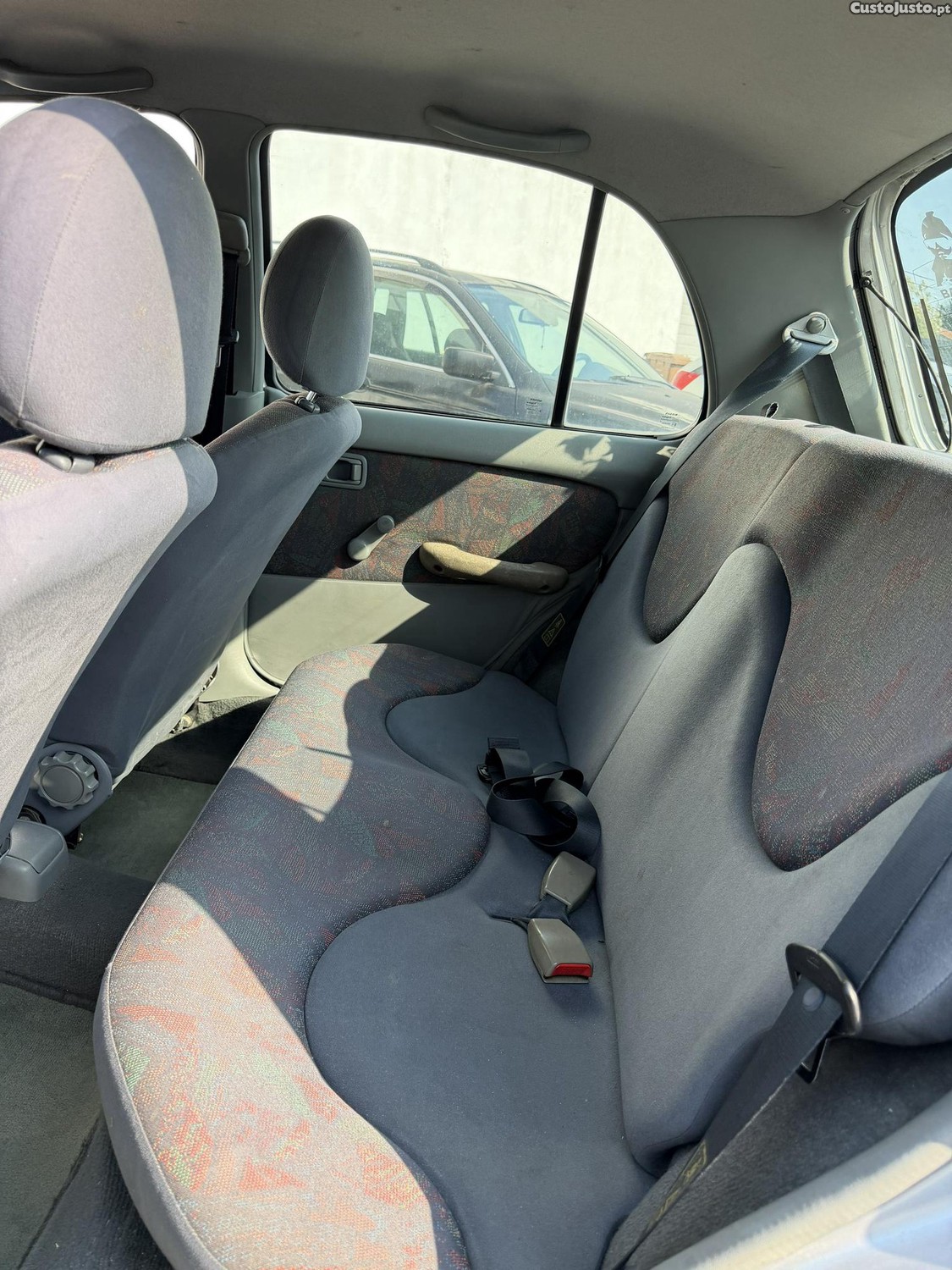 Nissan Micra 1.0i — fotografia 7