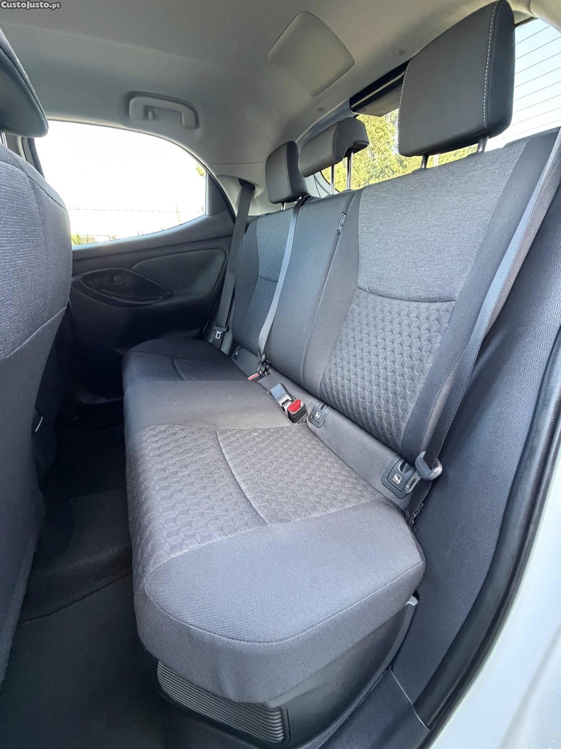 Toyota Yaris 1.5 HybridExclusive — fotografia 4