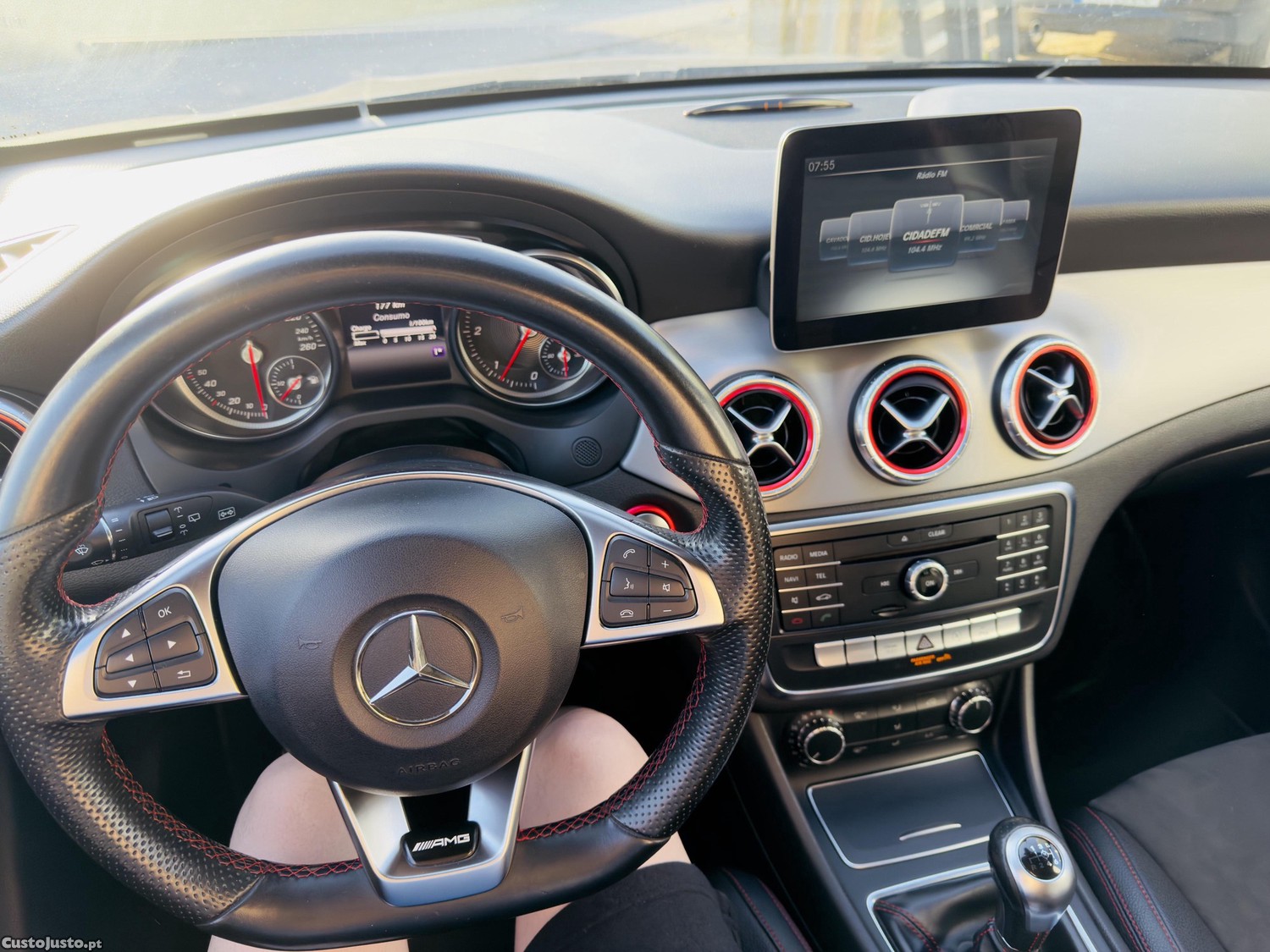 Mercedes-Benz CLA 200 Amg line — fotografia 4