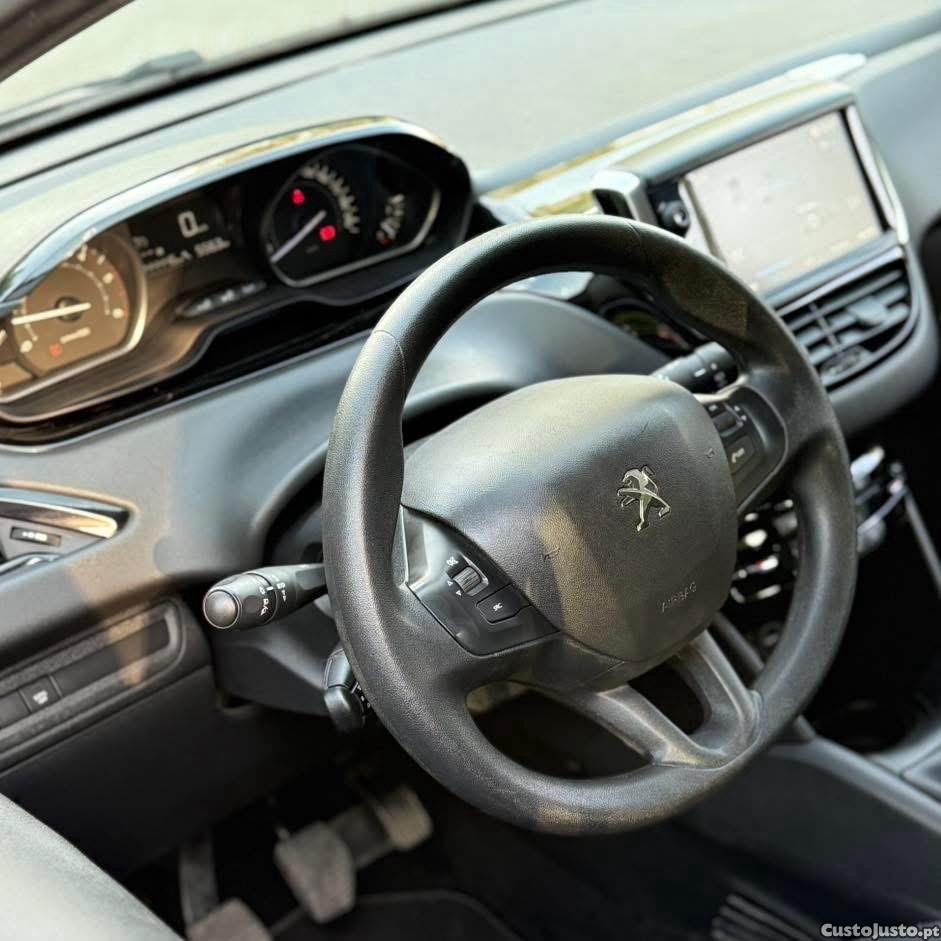 Peugeot 208 1.5 BlueHDi Allure — fotografia 6
