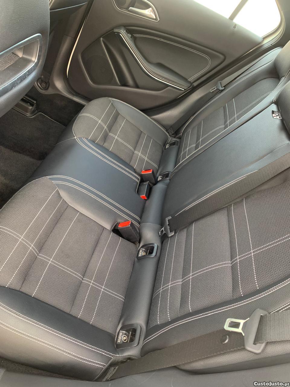 Mercedes-Benz A 180 1.6 turbo — fotografia 4