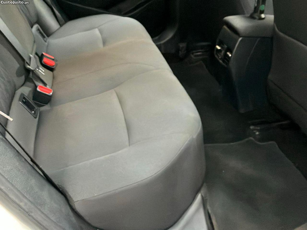Toyota Corolla 1.5 VVT COMFORT — fotografia 11