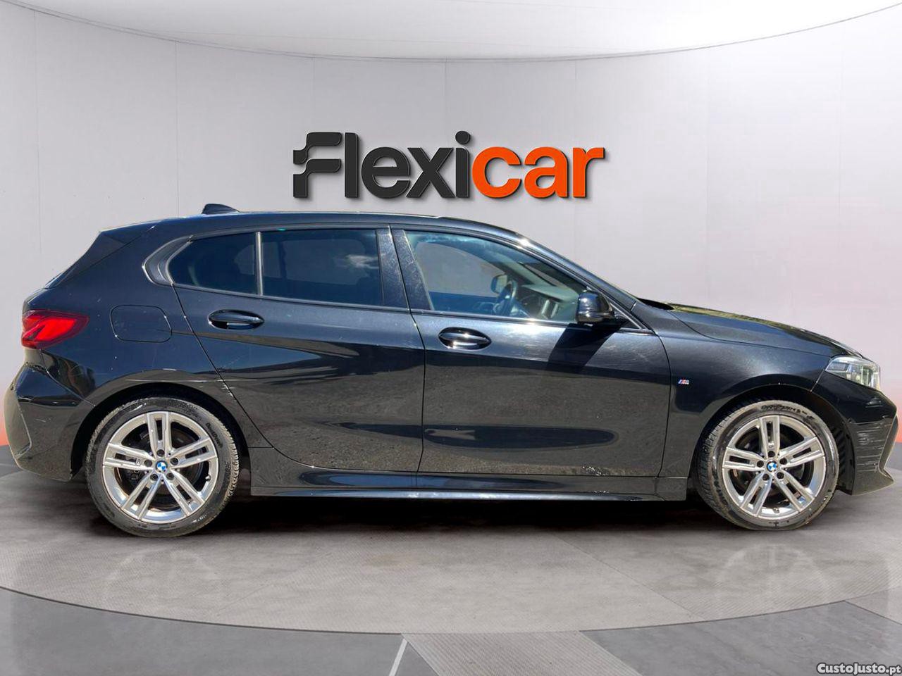 BMW 116 d Pack Desportivo M Auto — fotografia 12
