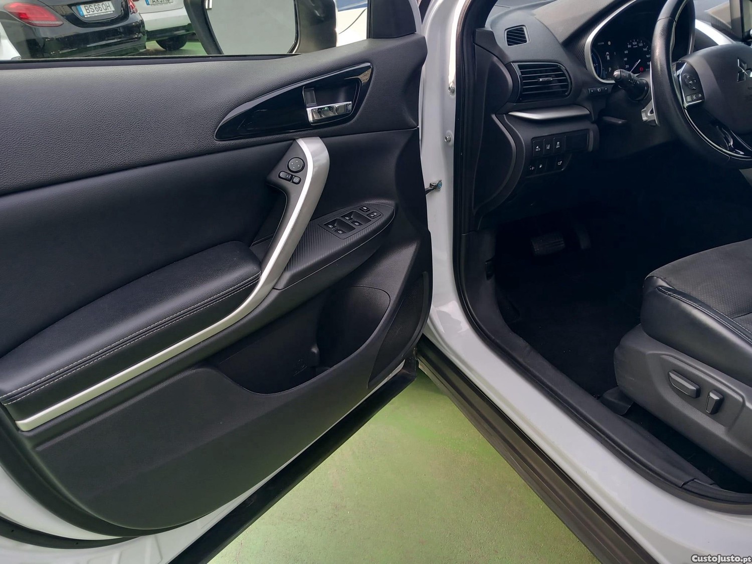 Mitsubishi Eclipse Cross 2.4 PHEV eStyle — fotografia 17