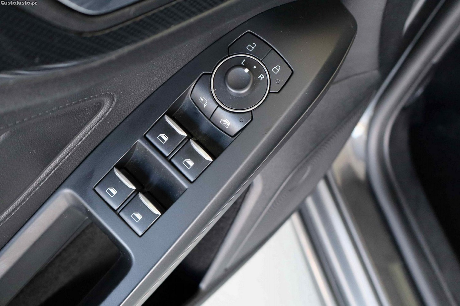 Ford Focus SW 1.0 EcoBoost MHEV ST-Line — fotografia 13
