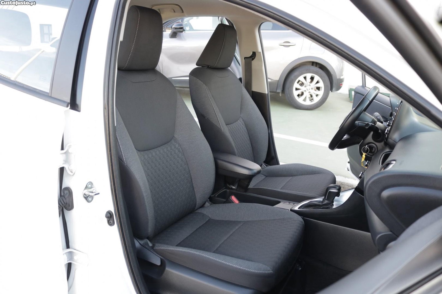 Toyota Yaris 1.5 HDF Comfort Plus Auto 115cv — fotografia 43