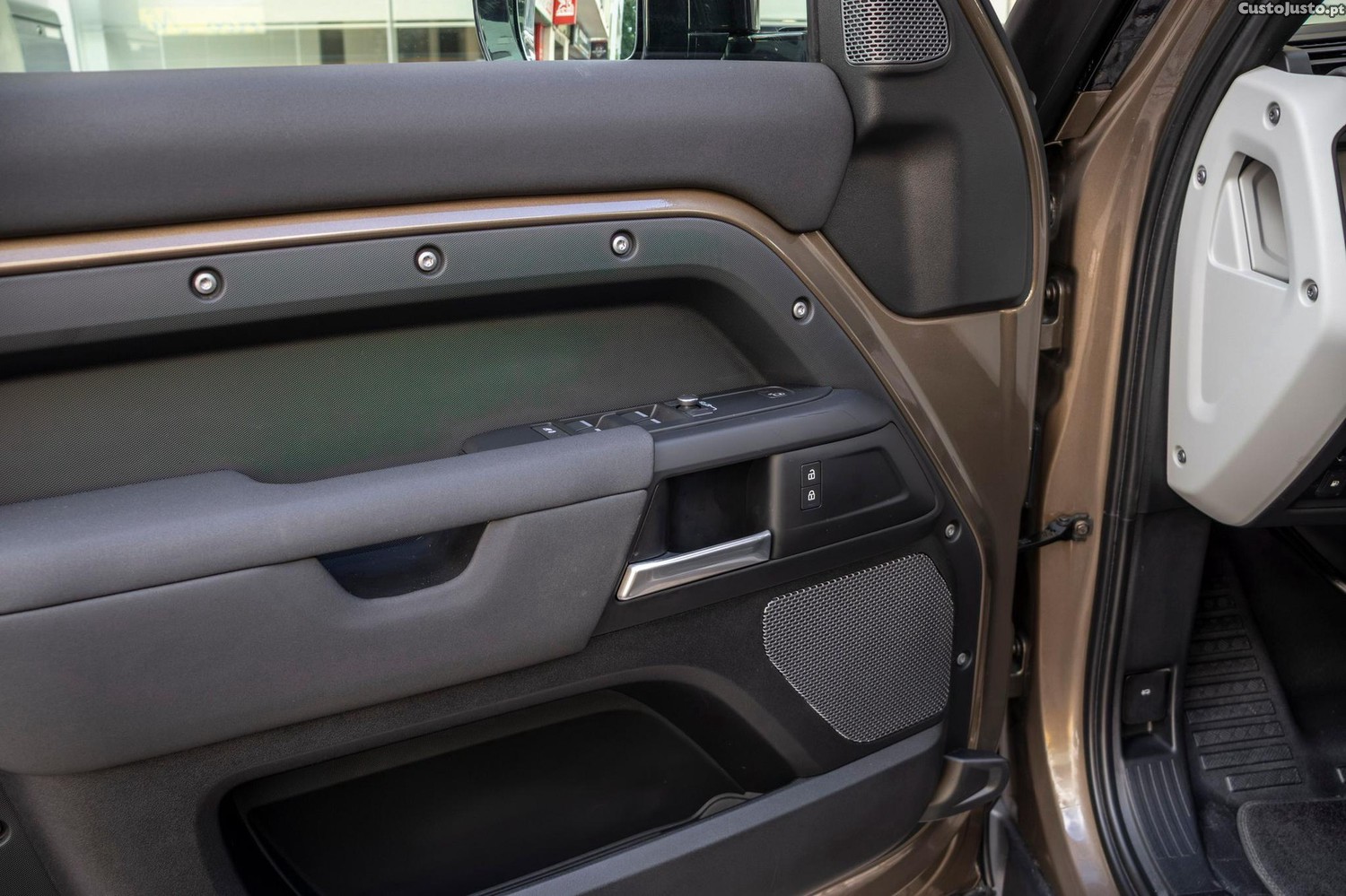 Land Rover Defender 2.0 P400e 110 AWD X-Dynamic S — fotografia 25