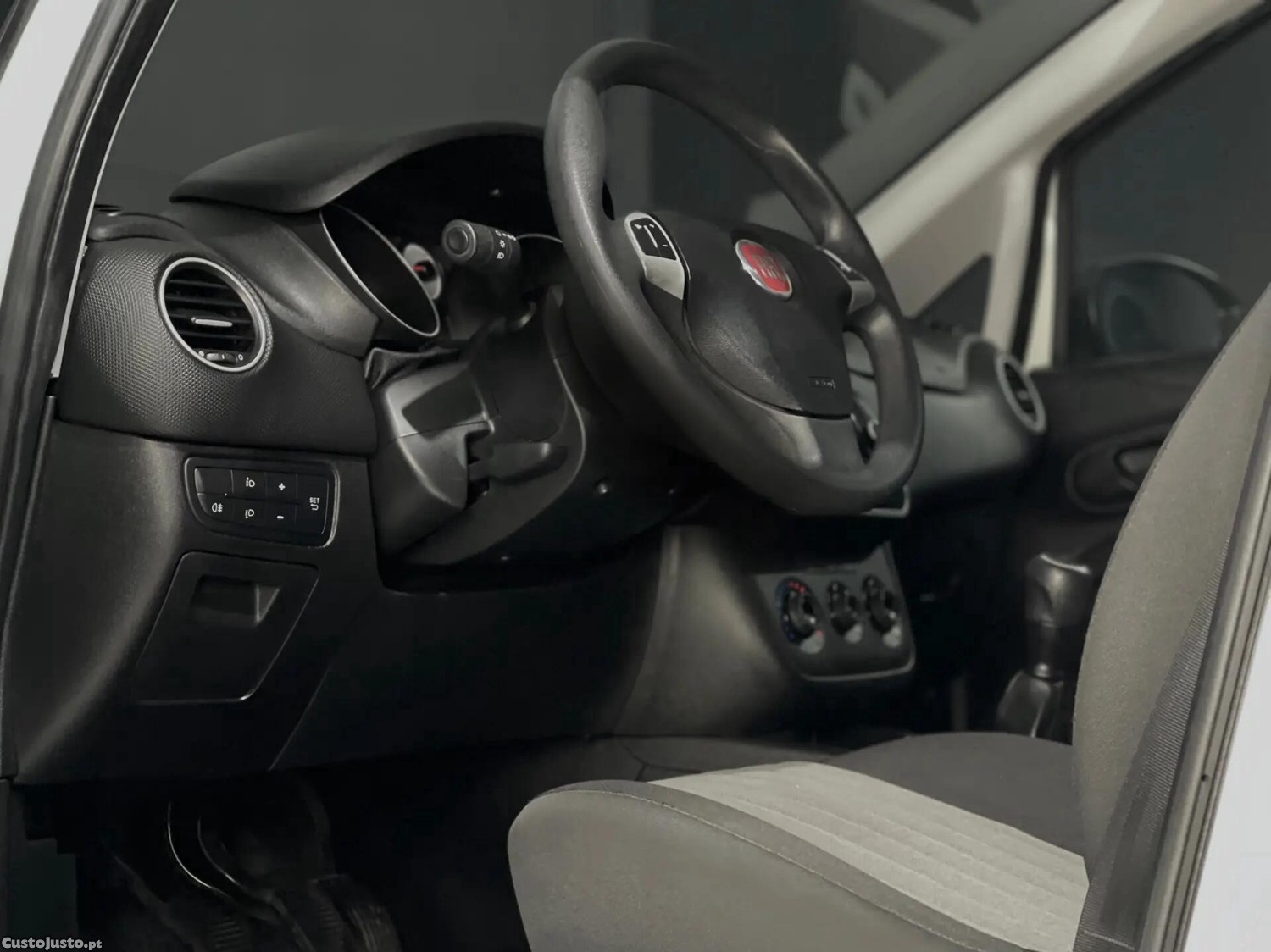 Fiat Punto 1.3 M-Jet Easy S&S — fotografia 12