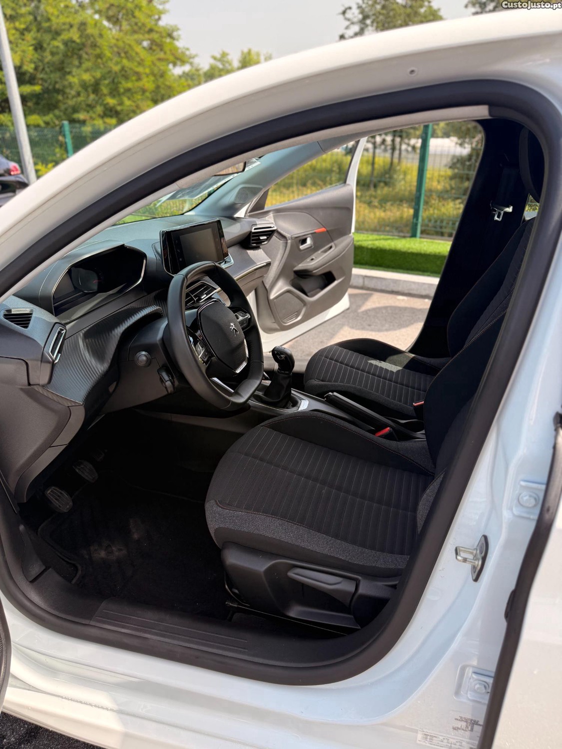 Peugeot 208 1.2 PureTech 75 — fotografia 6
