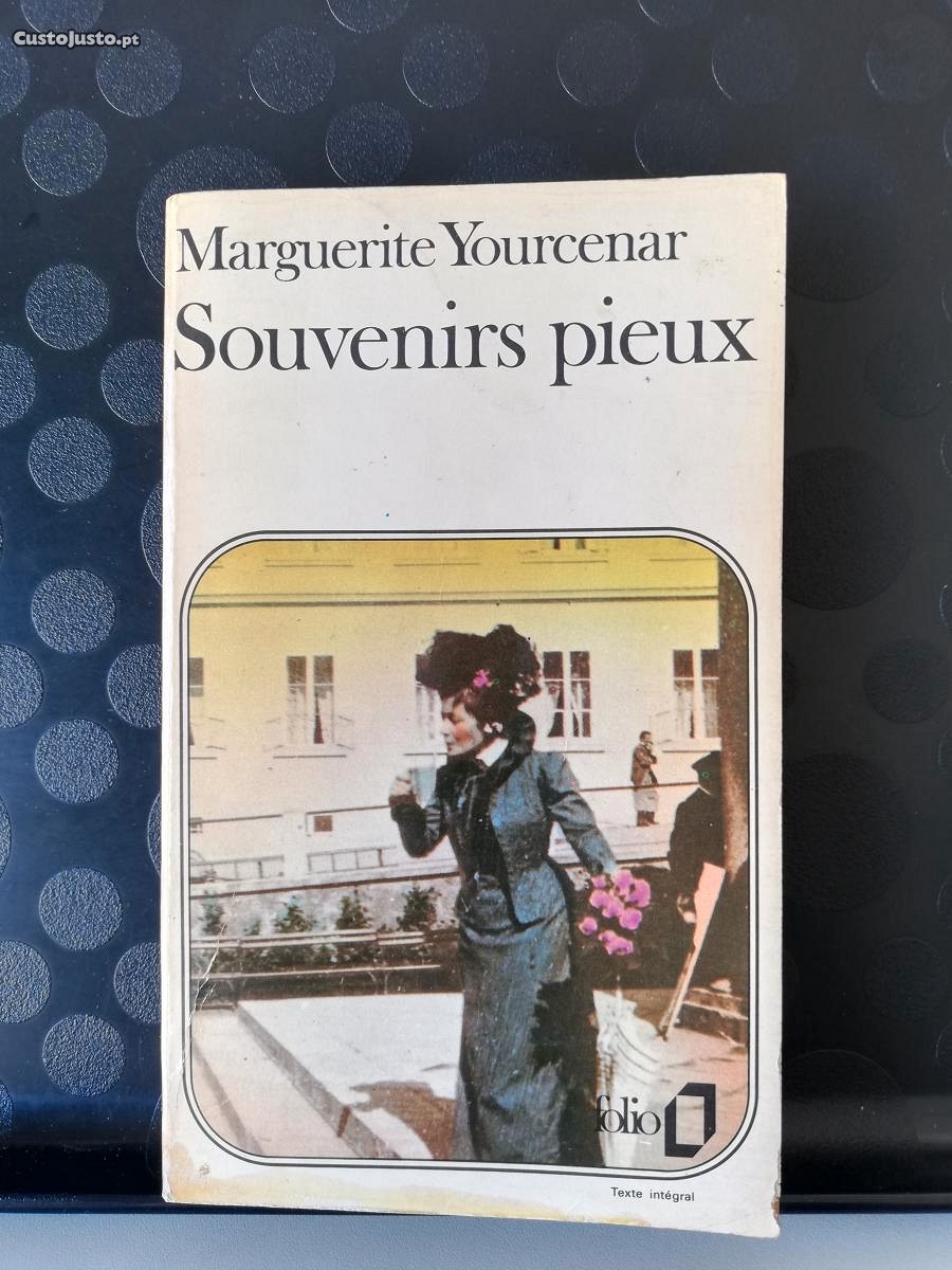 Le labyrinthe du monde, Souvenirs pieux - Marguerite Yourcenar (edição em francês)