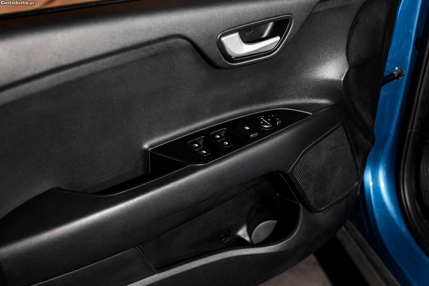 Kia Stonic 1.2 Dynamic — fotografia 3