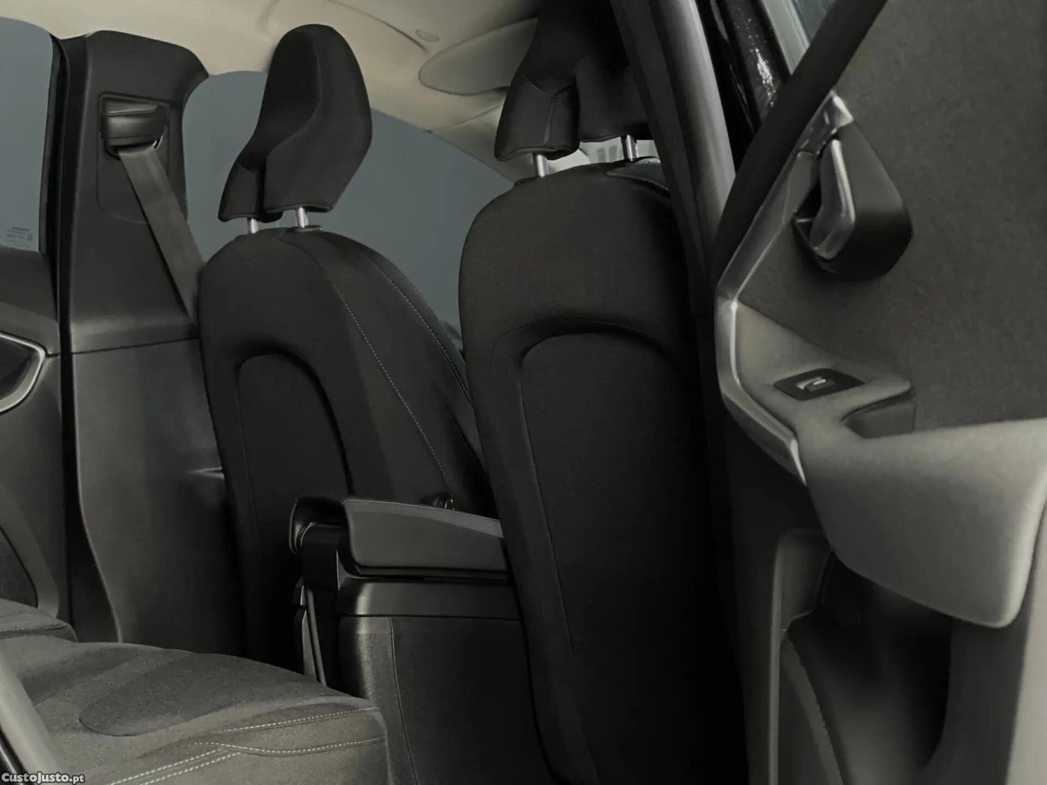 Volvo V40 2.0 D2 Kinetic Eco — fotografia 5