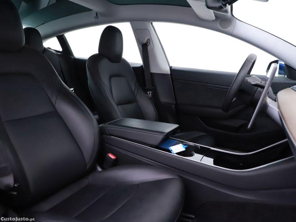 Tesla Model 3 Long-Range RWD — fotografia 11