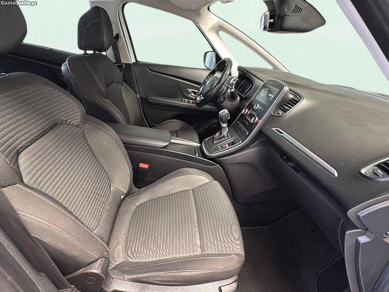 Renault Grand Scénic 1.5 dCi Luxe EDC SS — fotografia 3