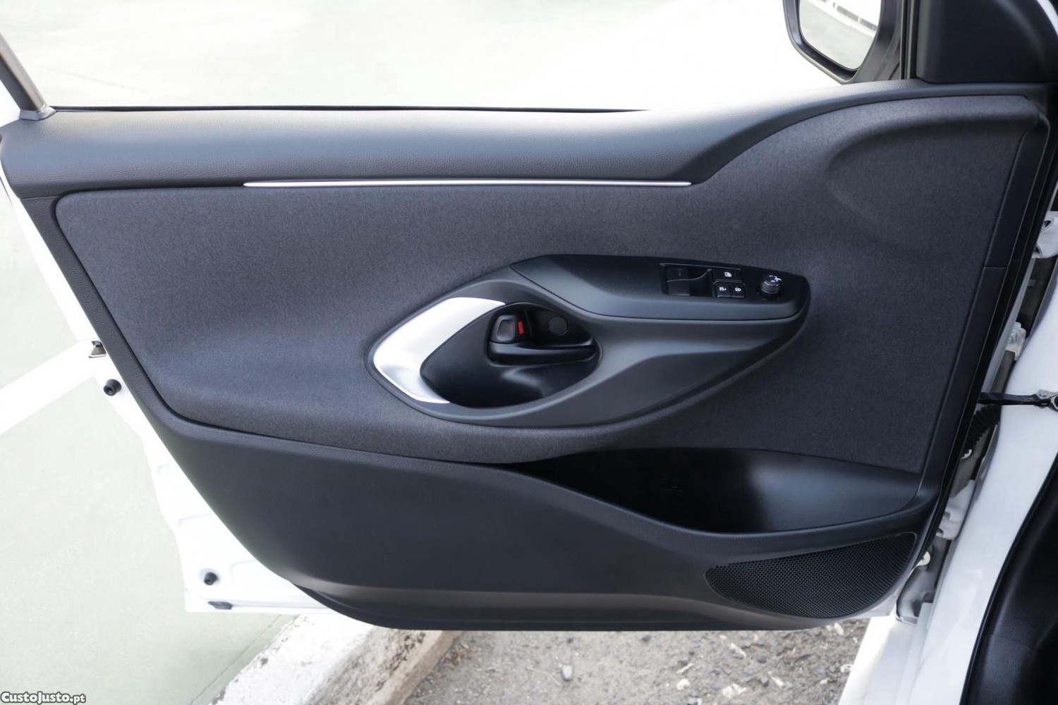 Toyota Yaris 1.5 HDF Comfort Plus Auto 115cv — fotografia 35