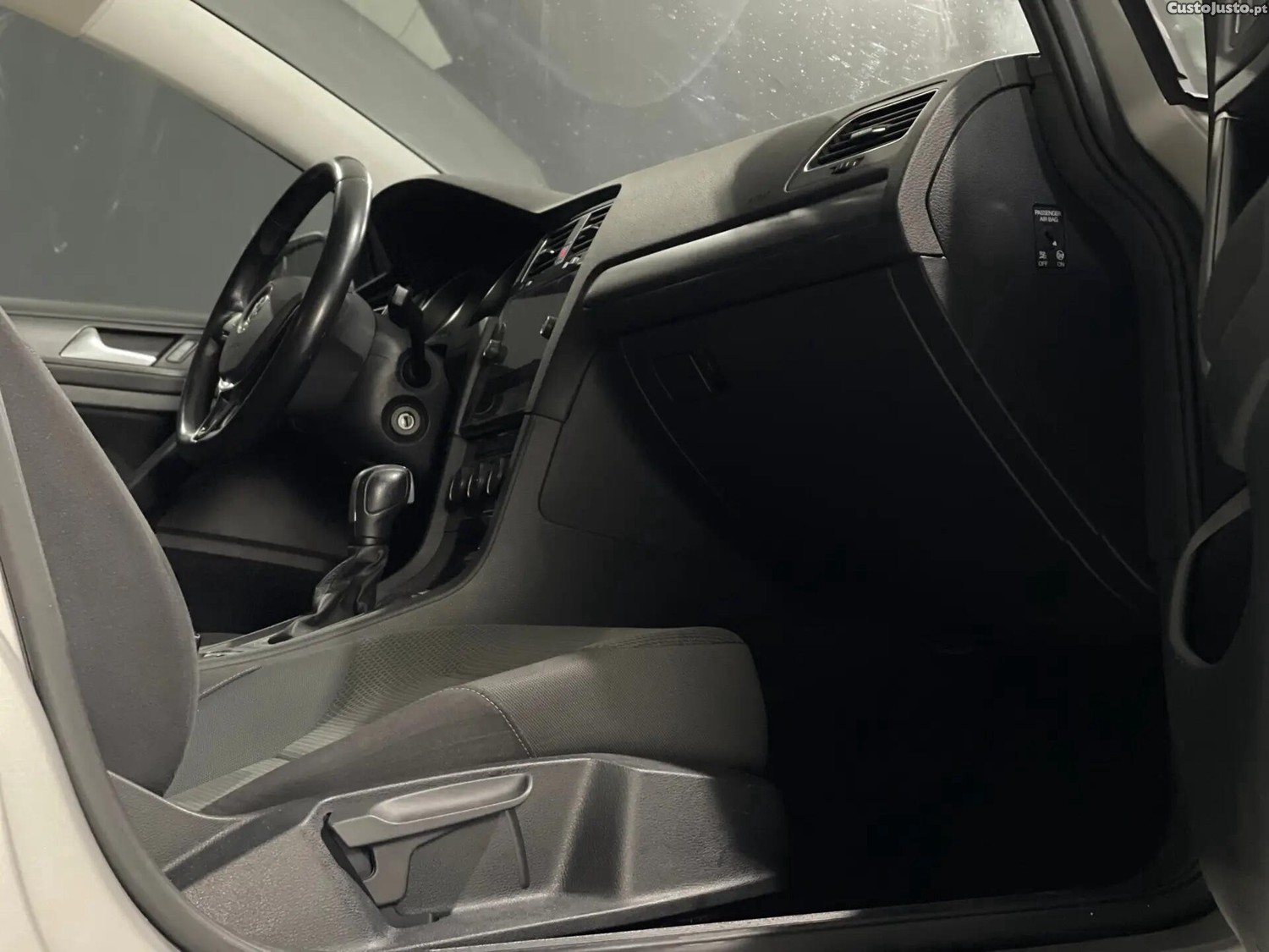 Volkswagen Golf 1.5 TSI Stream DSG — fotografia 9