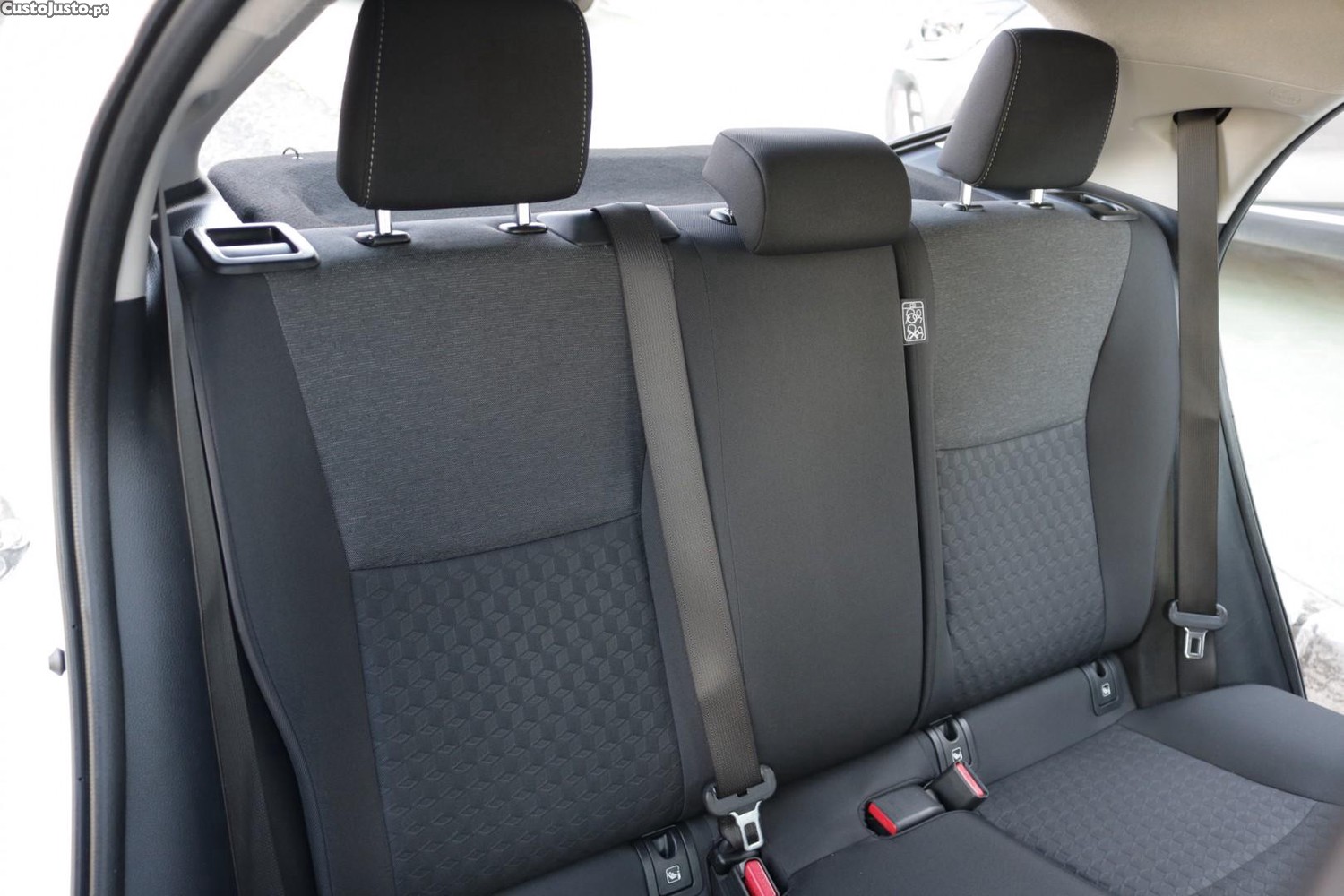 Toyota Yaris 1.5 HDF Comfort Plus Auto 115cv — fotografia 41