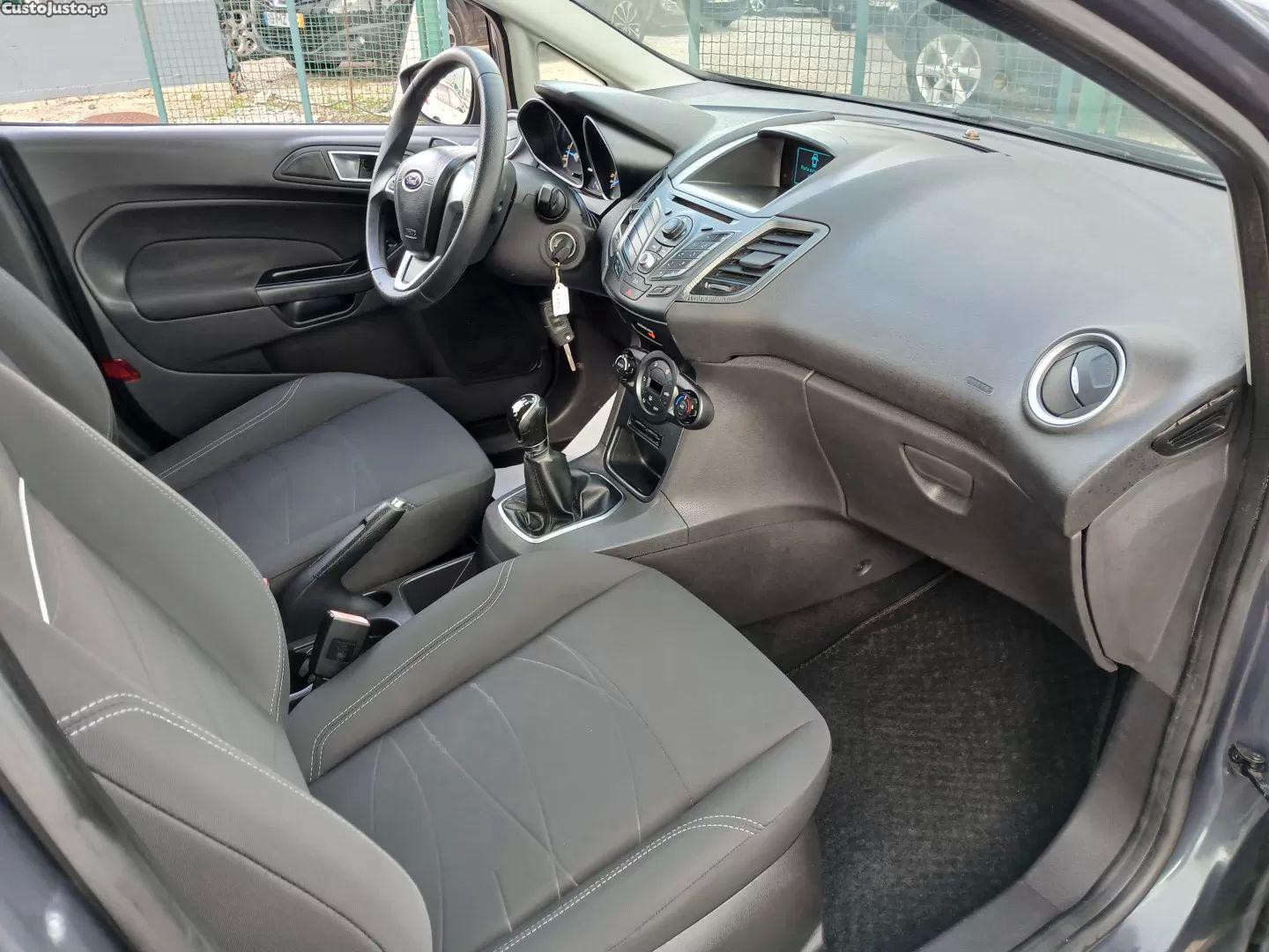 Ford Fiesta 1.5 tdci trend — fotografia 3