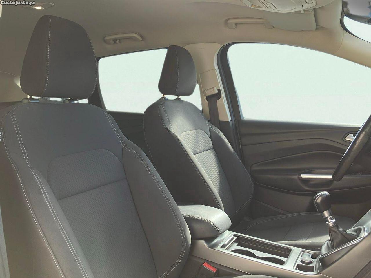 Ford Kuga 1.5 TDCi Titanium — fotografia 4