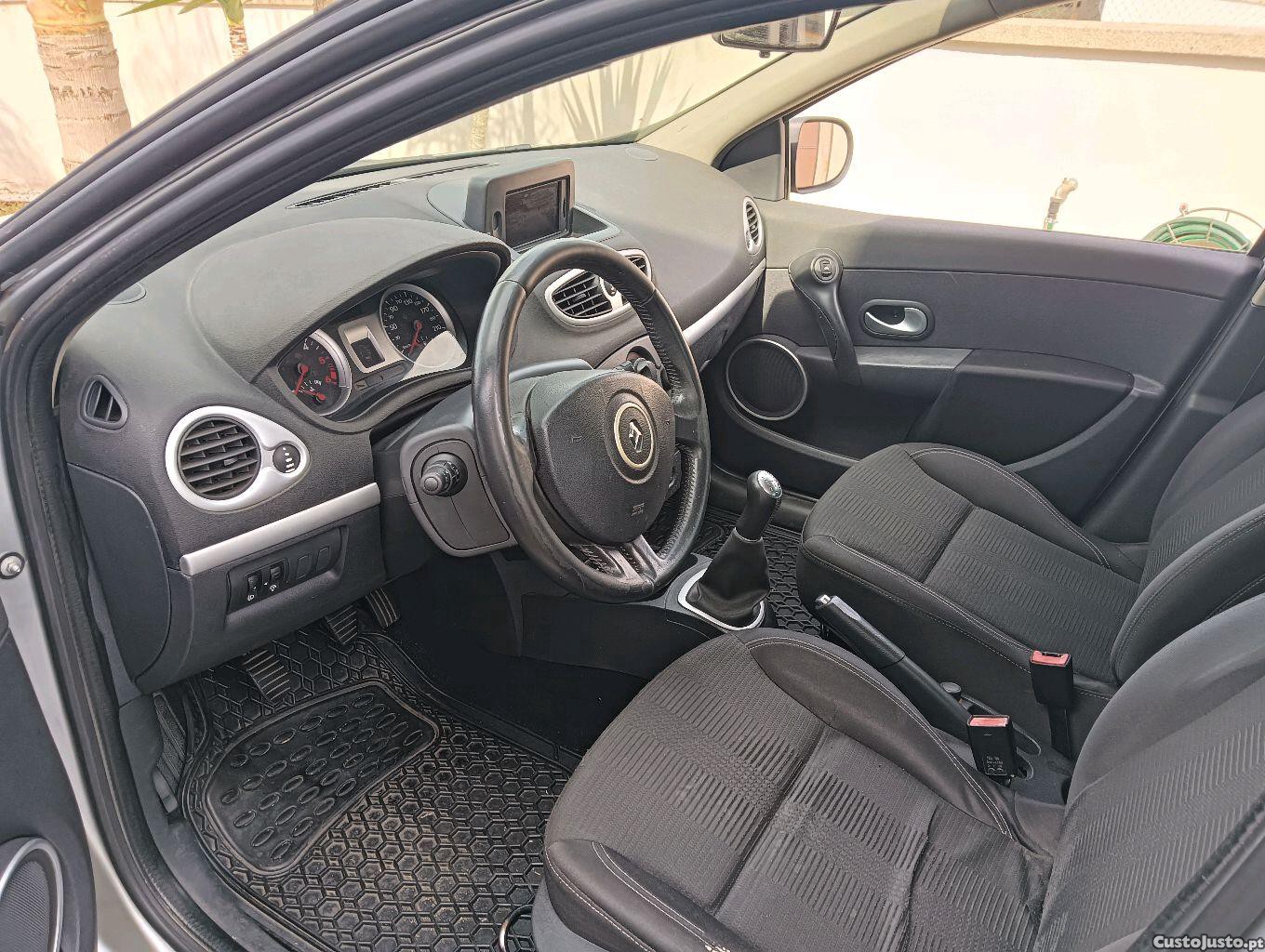 Renault Clio 1.5 dci — fotografia 2