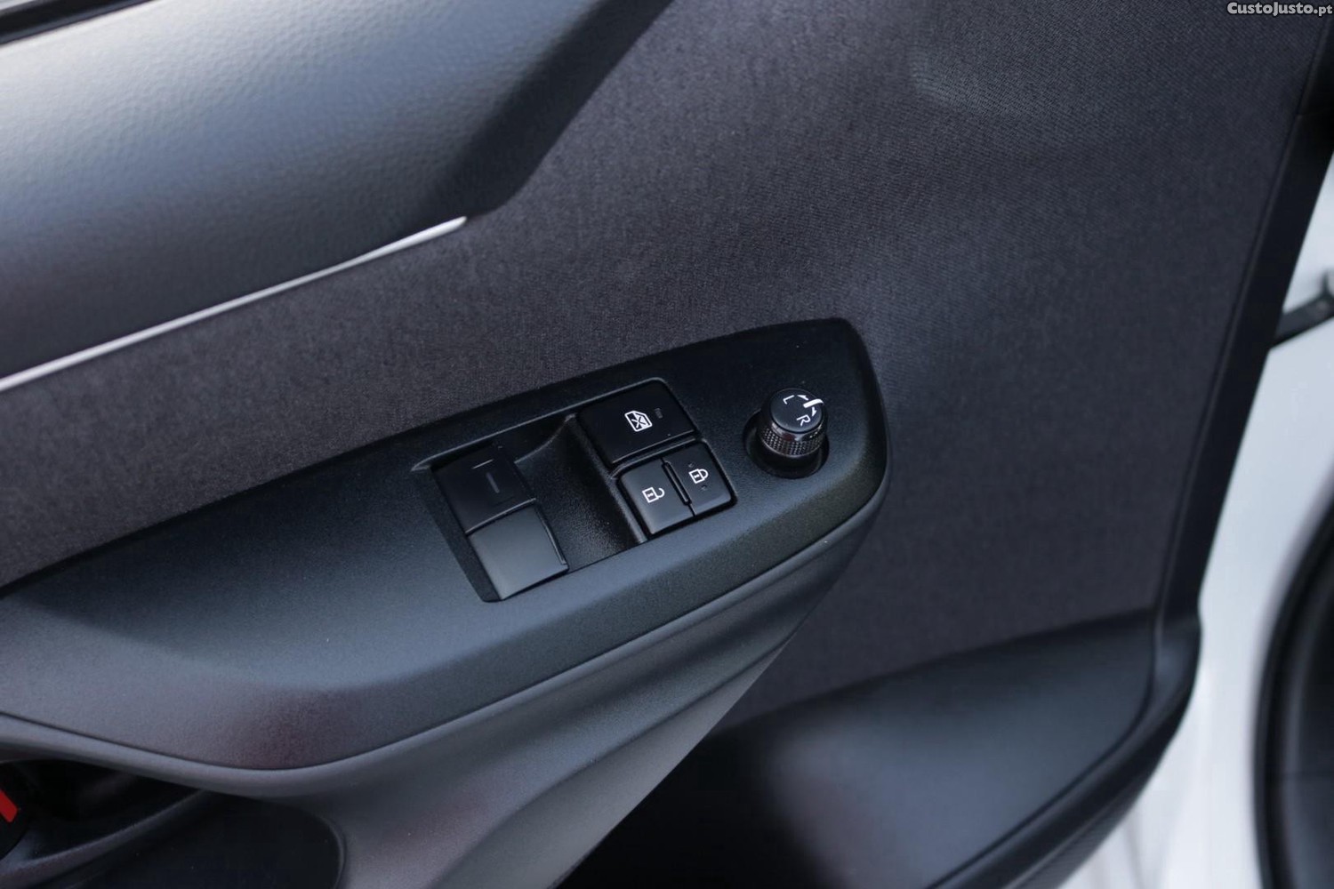 Toyota Yaris 1.5 HDF Comfort Plus Auto 115cv — fotografia 34