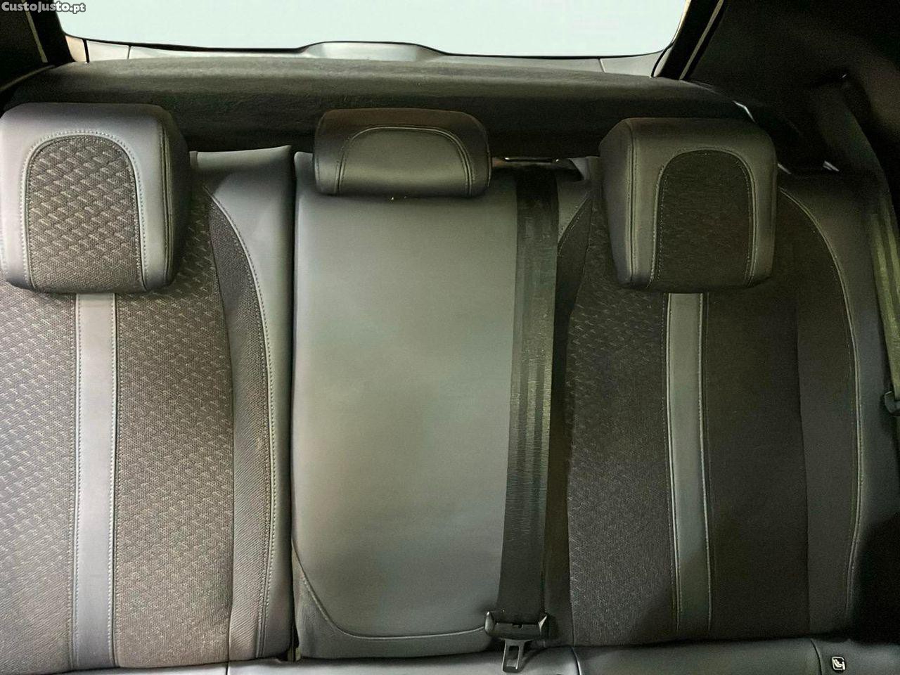 Peugeot 2008 1.2 PureTech Allure — fotografia 7