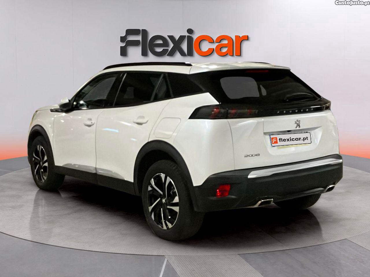 Peugeot 2008 1.2 PureTech Allure — fotografia 18