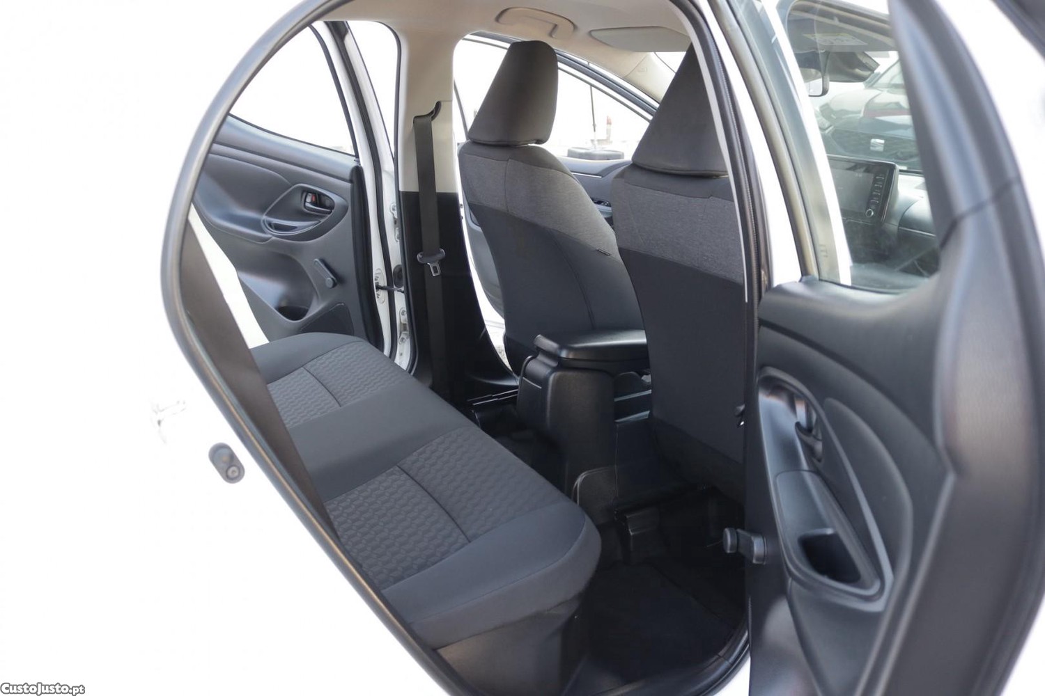 Toyota Yaris 1.5 HDF Comfort Plus Auto 115cv — fotografia 40