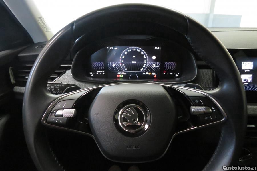 Skoda Kamiq 1.0 TSI Style DSG — fotografia 17