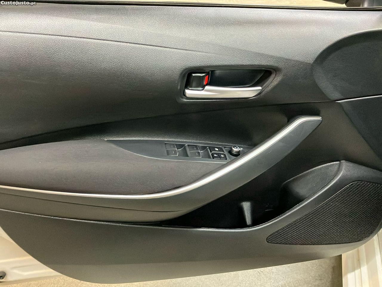 Toyota Corolla 1.5 VVT COMFORT — fotografia 7